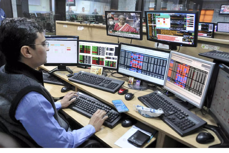 In Singapore, what is the difference between CFD and futures trading?