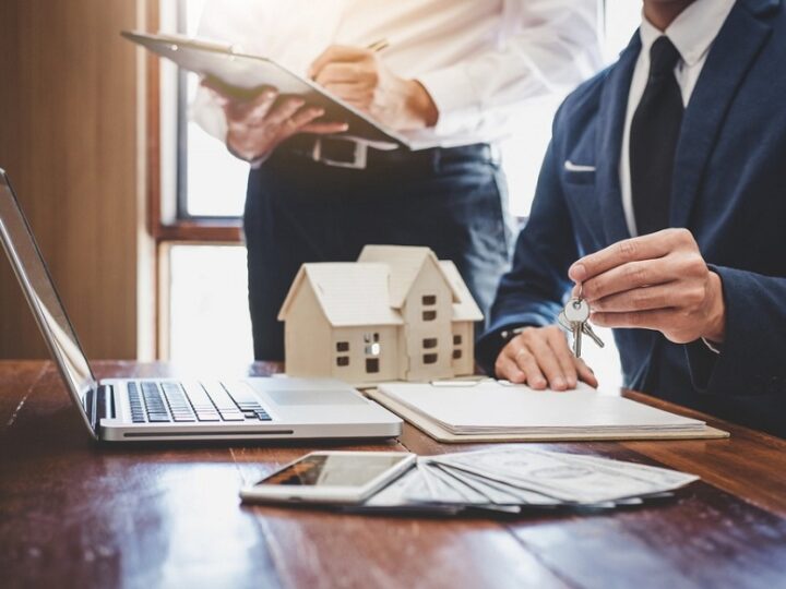 How a Real Estate Answering Service Cultivates Client Connections