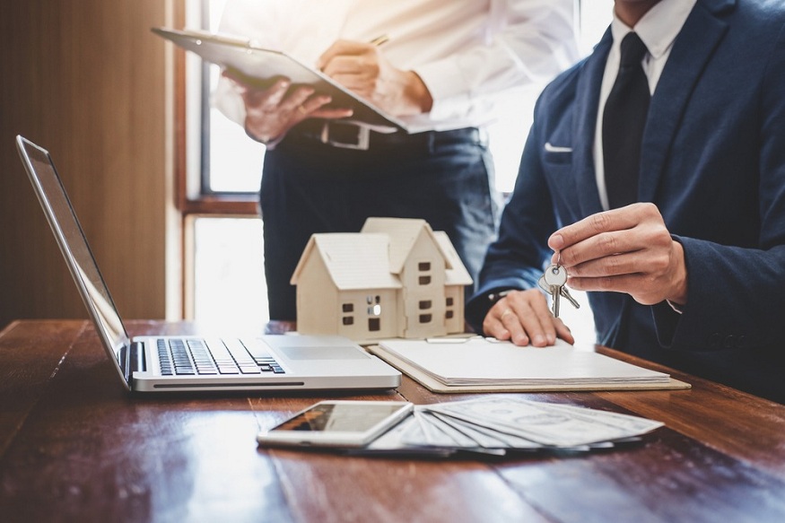 How a Real Estate Answering Service Cultivates Client Connections