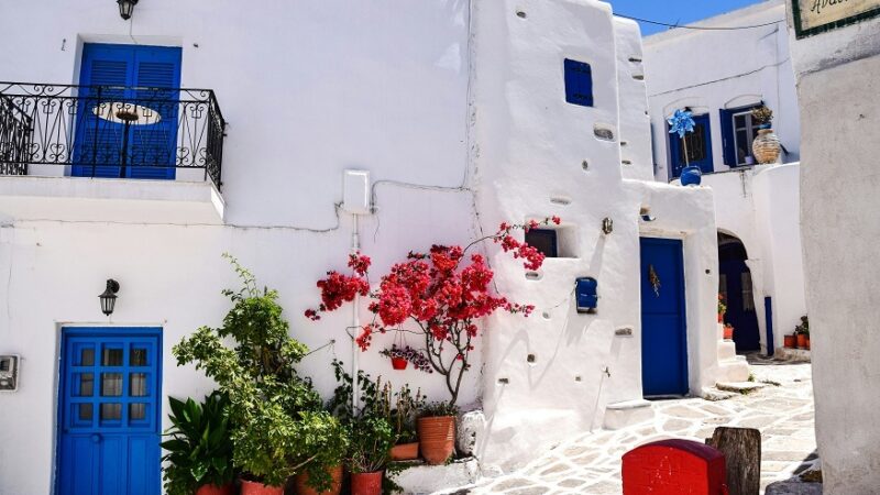 Paros Yacht Charter: A Connoisseur’s Guide to the Island’s Timeless Appeal