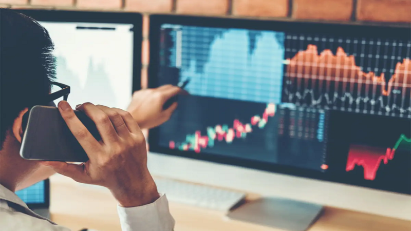The Pros and Cons of Investing in Mutual Funds