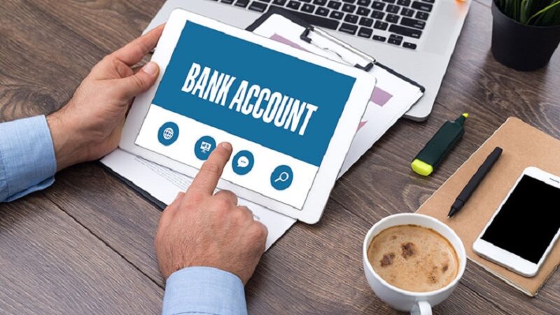 Why young professionals must open a savings account early