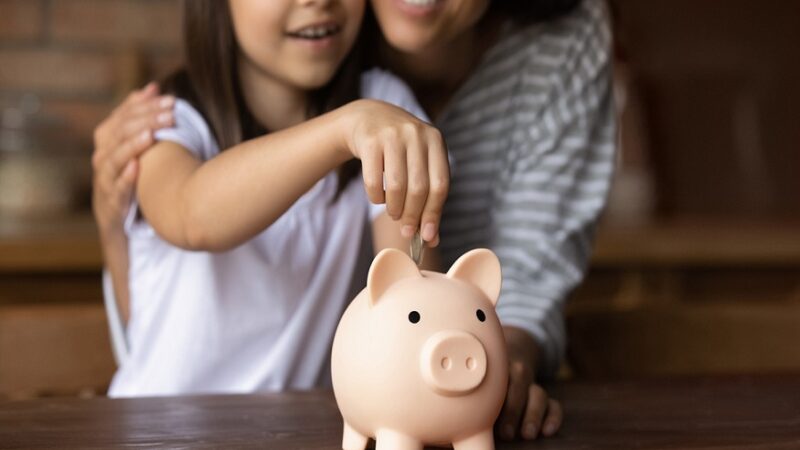 Kids’ Savings Accounts: Benefits, Features, and Smart Tips for Parents